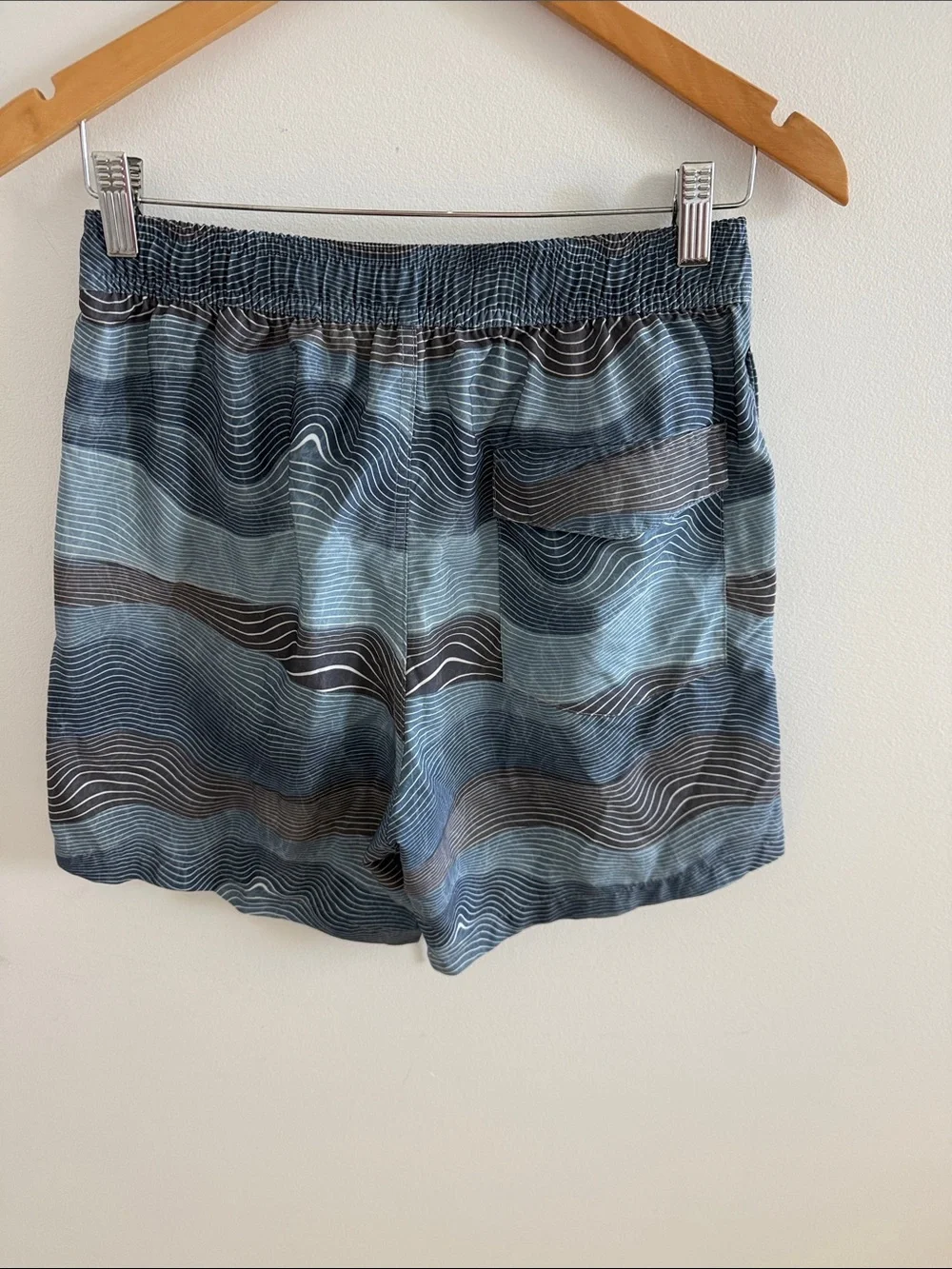Men's Blue Wave-Print Swim Trunks